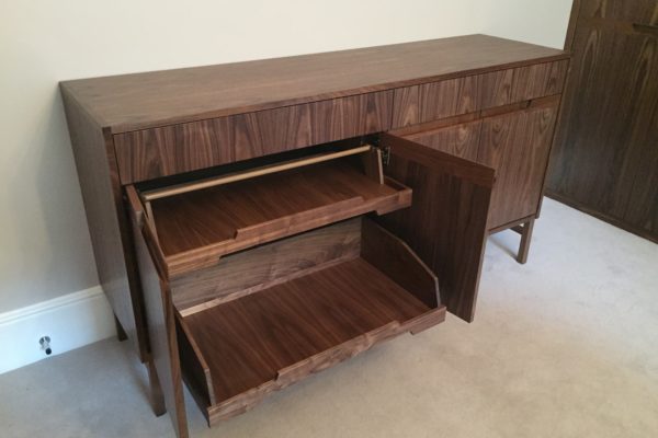 AP_Elena_05 Sideboard