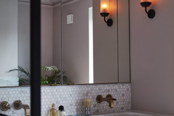 CrouchEnd2 Bathroom sink cabinet and mirror